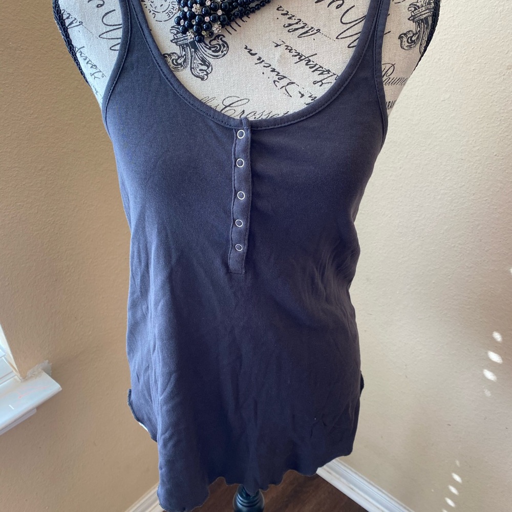 Beautiful Short sleeve Chaser top, grey, NWT